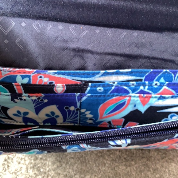 Vera Bradley Trimmed Wristlet - Lotus Flower NWT - Picture 7 of 9